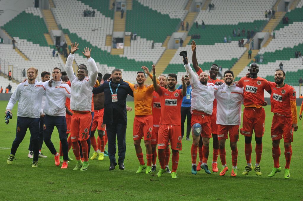 Türkiye'nin önde gelen 5 futbol kulübü Türkiye'nin önde gelen 5 futbol kulübü